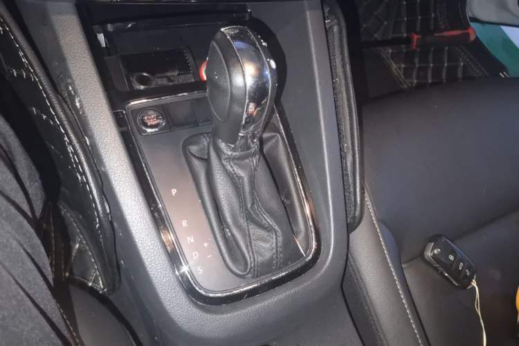 Used Volkswagen Sagitar 2017 1.6L Automatic Comfort Model Gear Lever