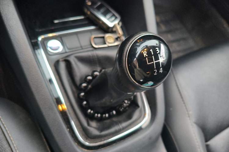 Used Volkswagen Sagitar 2017 1.6L Manual Comfort Model Gear Lever