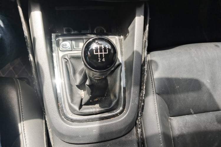 Used Volkswagen Sagitar 2017 1.6L Manual Comfort Model Gear Lever