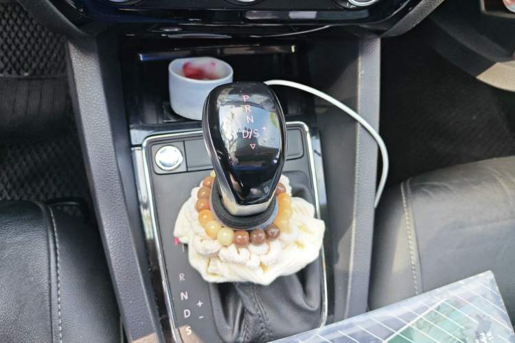 Used Volkswagen Sagitar 2017 1.6L Automatic Comfort Model Gear Lever