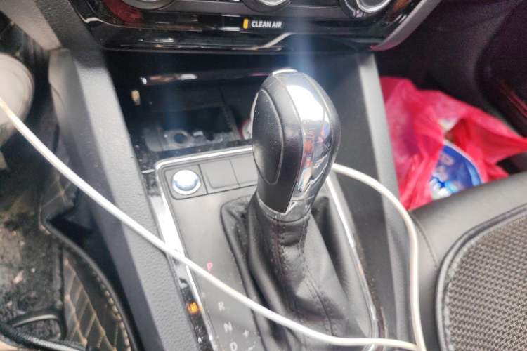 Used Volkswagen Sagitar 2017 1.6L Automatic Comfort Model Gear Lever