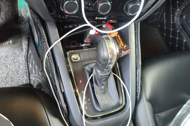 Used Volkswagen Sagitar 2017 1.6L Automatic Comfort Model Gear Lever