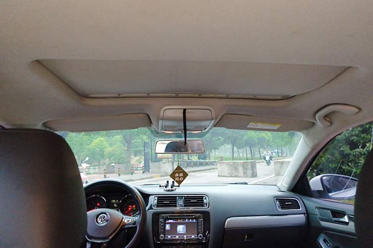 Used Volkswagen Sagitar 2017 230TSI Automatic Comfort Version Headliner