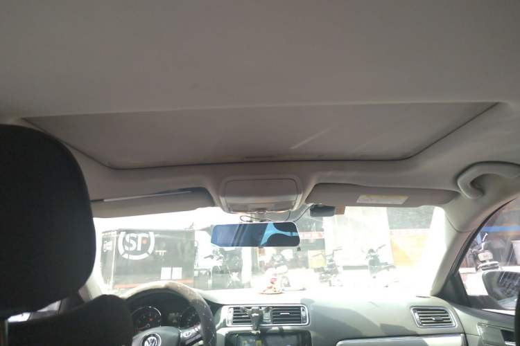Used Volkswagen Sagitar 2017 230TSI Automatic Comfort Version Headliner