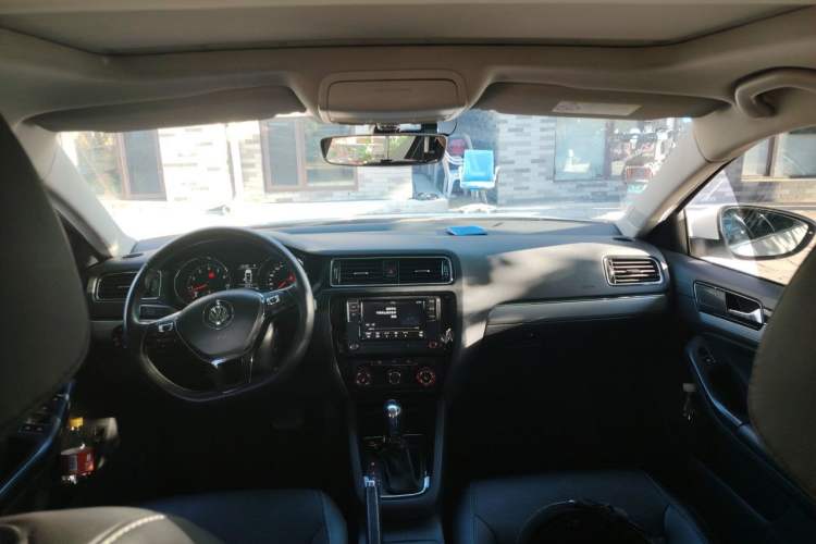 Used Volkswagen Sagitar 2017 180TSI Automatic Luxury Edition Headliner