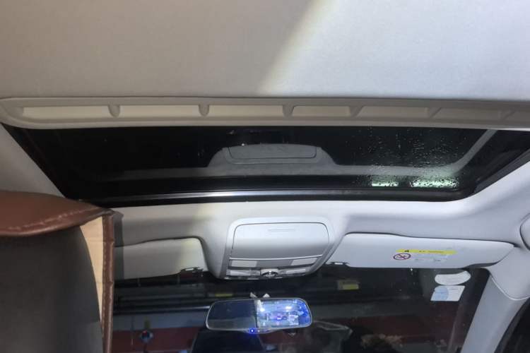 Used Volkswagen Sagitar 2017 230TSI Automatic Comfort Version Headliner