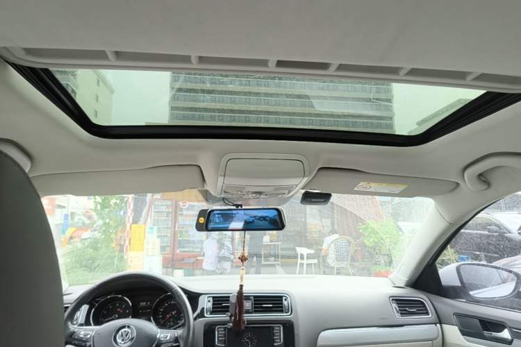Used Volkswagen Sagitar 2017 230TSI Automatic Comfort Version Headliner