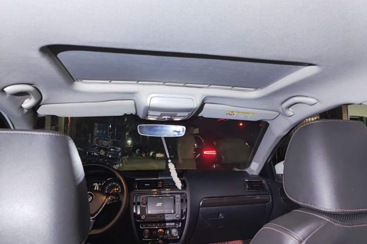 Used Volkswagen Sagitar 2017 230TSI Automatic Luxury Edition Headliner