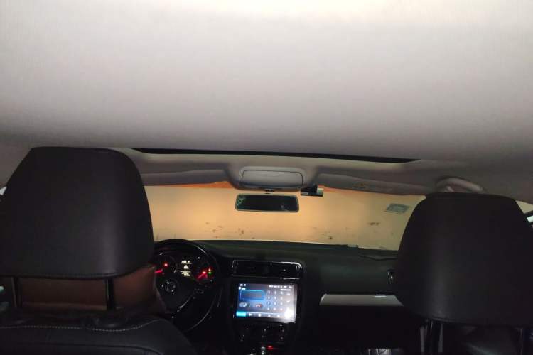Used Volkswagen Sagitar 2017 230TSI Automatic Comfort Version Headliner