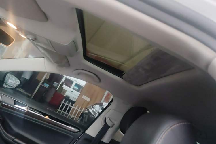 Used Volkswagen Sagitar 2017 230TSI Automatic Luxury Edition Headliner