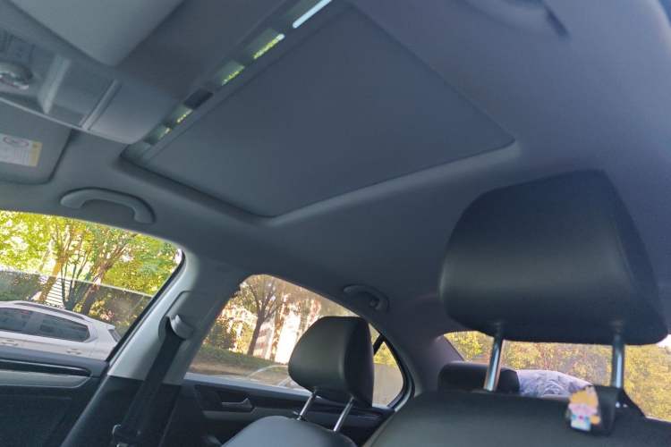 Used Volkswagen Sagitar 2017 230TSI Automatic Comfort Version Headliner