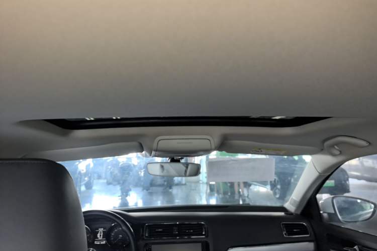 Used Volkswagen Sagitar 2017 180TSI Automatic Luxury Edition Headliner