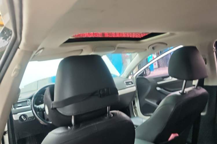 Used Volkswagen Sagitar 2017 230TSI Automatic Comfort Version Headliner