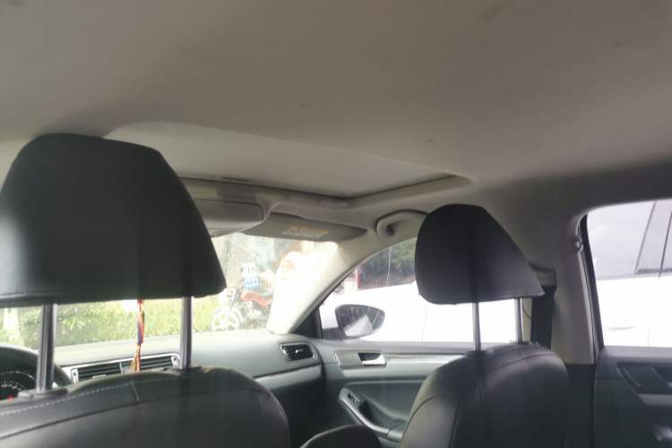Used Volkswagen Sagitar 2017 230TSI Automatic Comfort Version Headliner