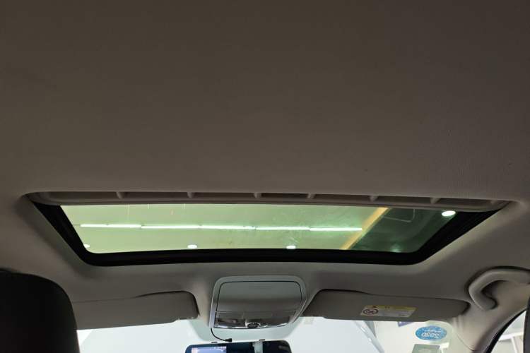 Used Volkswagen Sagitar 2017 230TSI Automatic Comfort Version Headliner