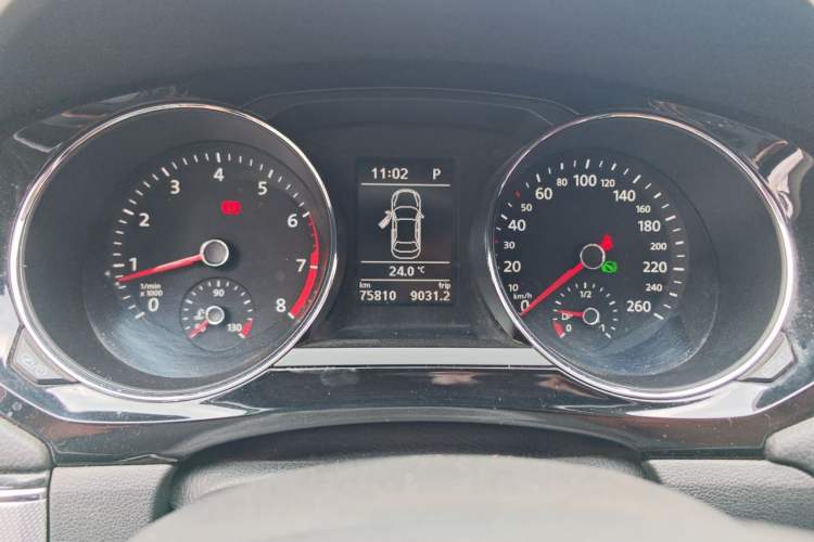 Used Volkswagen Sagitar 2017 180TSI Automatic Luxury Edition Instrument Cluster