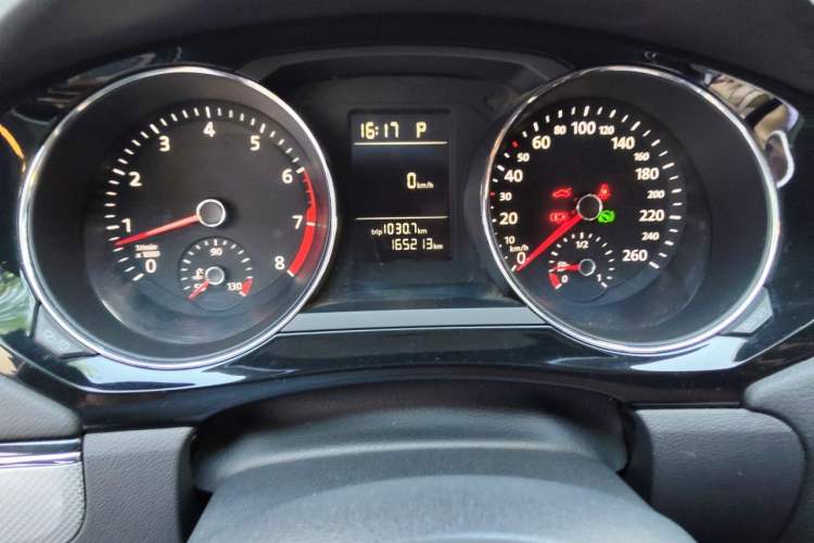 Used Volkswagen Sagitar 2017 230TSI Automatic Comfort Version Instrument Cluster
