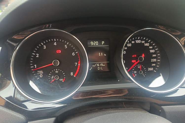 Used Volkswagen Sagitar 2017 230TSI Automatic Comfort Version Instrument Cluster