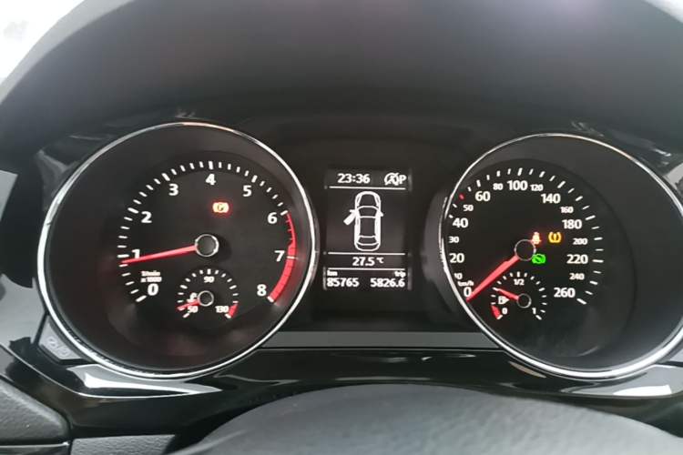Used Volkswagen Sagitar 2017 180TSI Automatic Luxury Edition Instrument Cluster