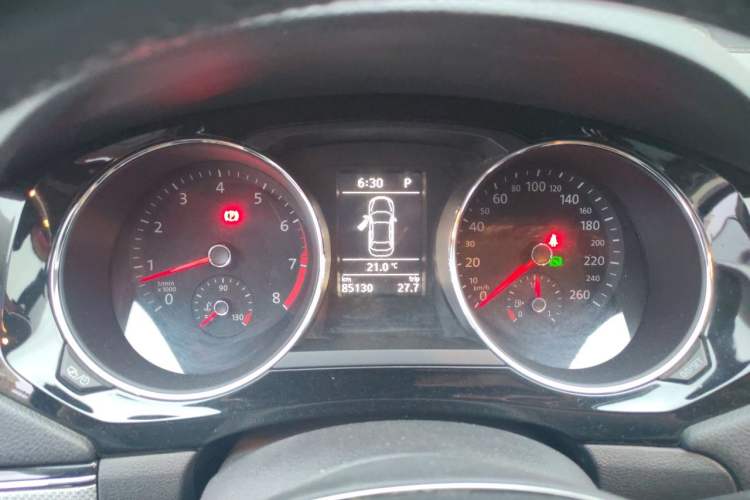 Used Volkswagen Sagitar 2017 180TSI Automatic Luxury Edition Instrument Cluster