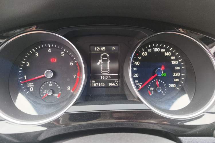 Used Volkswagen Sagitar 2017 230TSI Automatic Luxury Edition Instrument Cluster