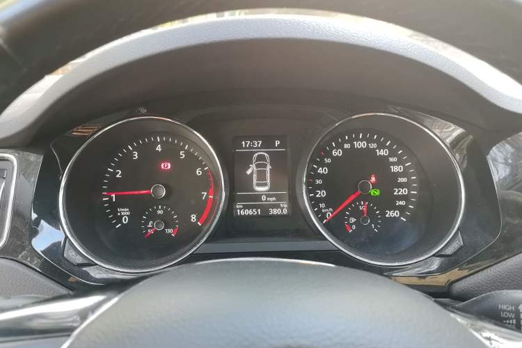 Used Volkswagen Sagitar 2017 230TSI Automatic Luxury Edition Instrument Cluster