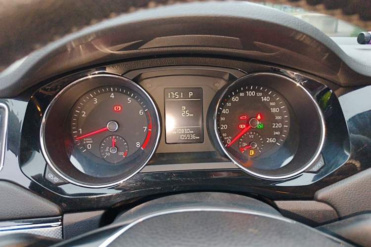 Used Volkswagen Sagitar 2017 230TSI Automatic Comfort Version Instrument Cluster