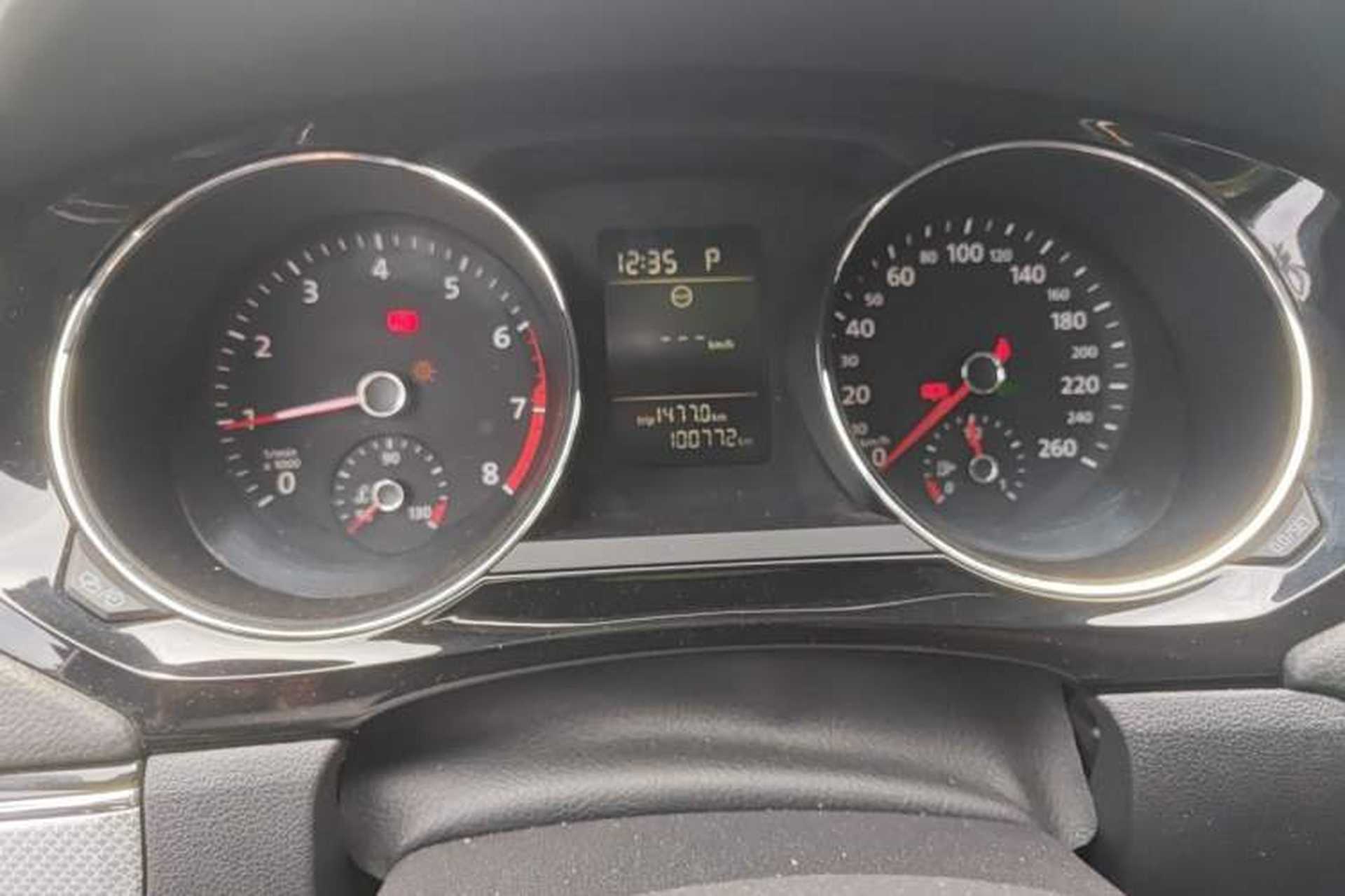 Used Volkswagen Sagitar 2017 230TSI Automatic Comfort Version Instrument Cluster