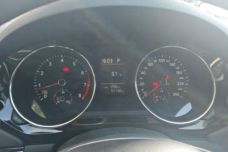 Used Volkswagen Sagitar 2017 230TSI Automatic Comfort Version Instrument Cluster