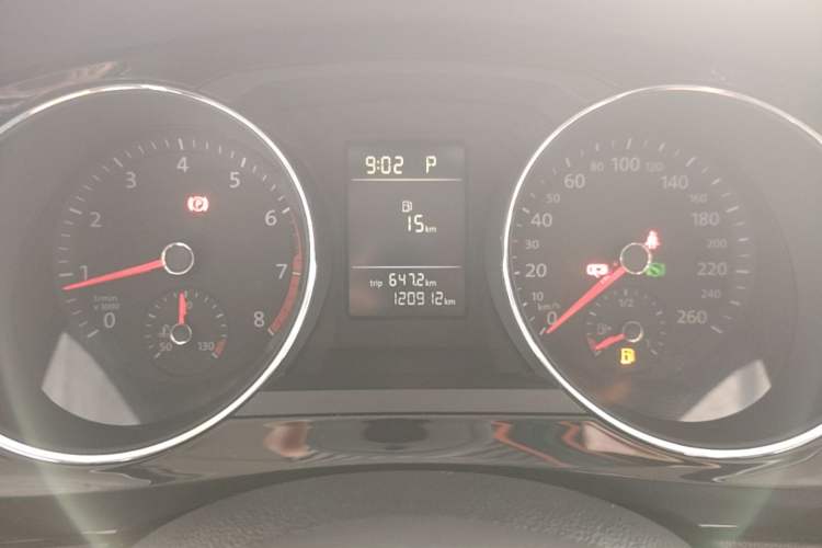 Used Volkswagen Sagitar 2017 230TSI Automatic Comfort Version Instrument Cluster