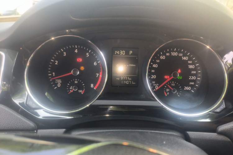 Used Volkswagen Sagitar 2017 230TSI Automatic Comfort Version Instrument Cluster