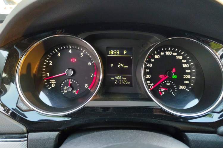 Used Volkswagen Sagitar 2017 230TSI Automatic Comfort Version Instrument Cluster