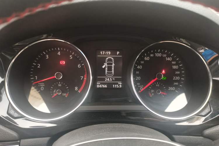 Used Volkswagen Sagitar 2017 230TSI Automatic Luxury Edition Instrument Cluster