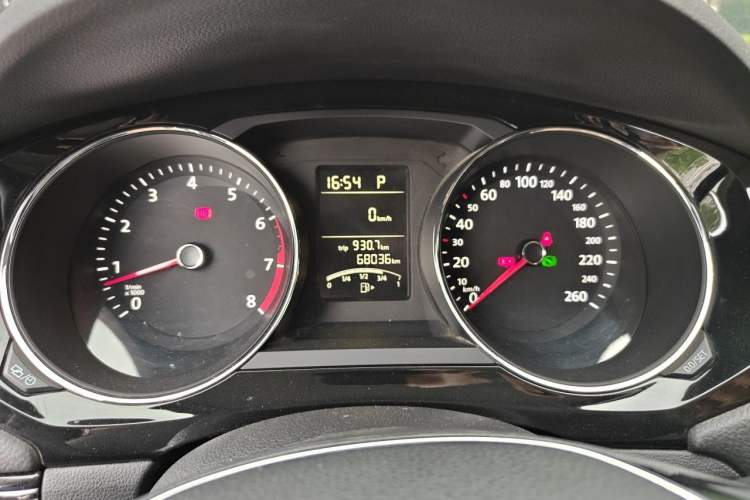 Used Volkswagen Sagitar 2017 1.6L Automatic Comfort Model Instrument Cluster