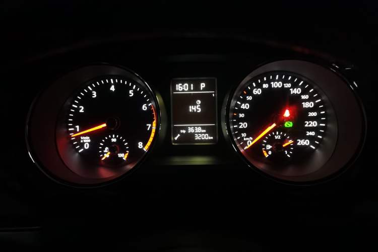 Used Volkswagen Sagitar 2017 230TSI Automatic Comfort Version Instrument Cluster