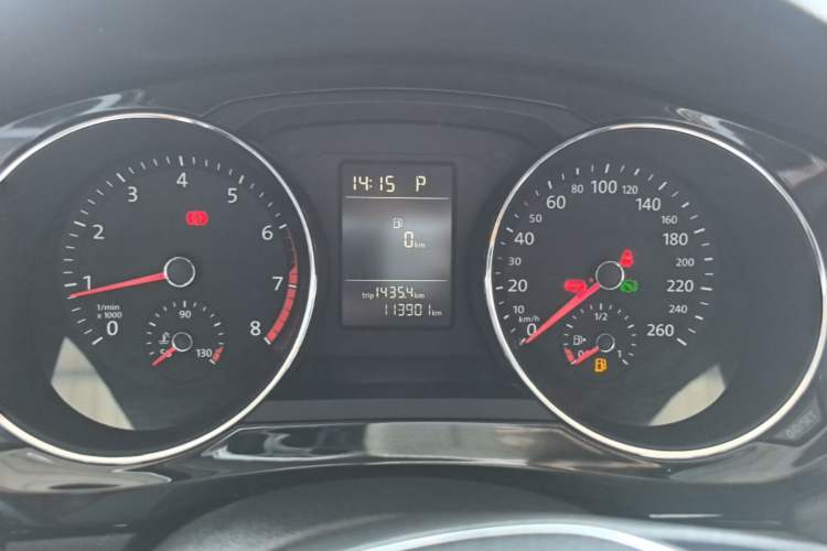 Used Volkswagen Sagitar 2017 230TSI Automatic Comfort Version Instrument Cluster