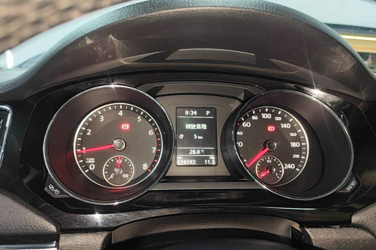Used Volkswagen Sagitar 2017 230TSI Automatic Comfort Version Instrument Cluster