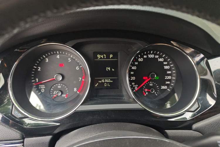 Used Volkswagen Sagitar 2017 230TSI Automatic Comfort Version Instrument Cluster