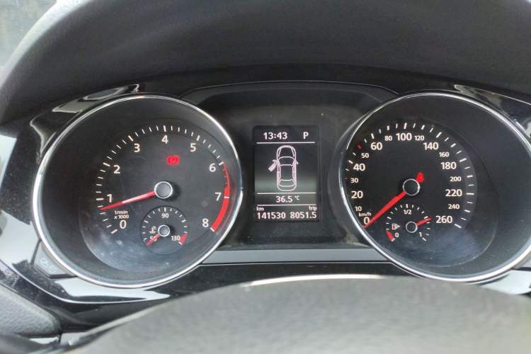 Used Volkswagen Sagitar 2017 230TSI Automatic Luxury Edition Instrument Cluster