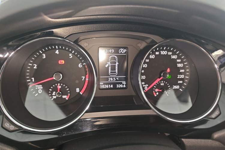 Used Volkswagen Sagitar 2017 180TSI Automatic Luxury Edition Instrument Cluster