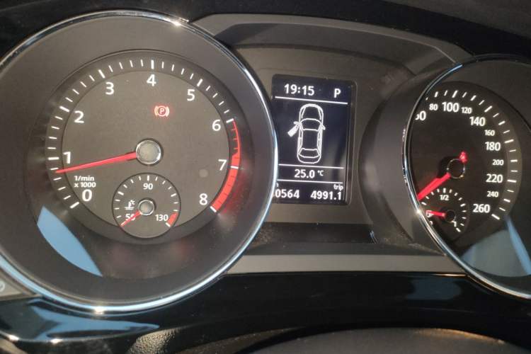 Used Volkswagen Sagitar 2017 230TSI Automatic Luxury Edition Instrument Cluster
