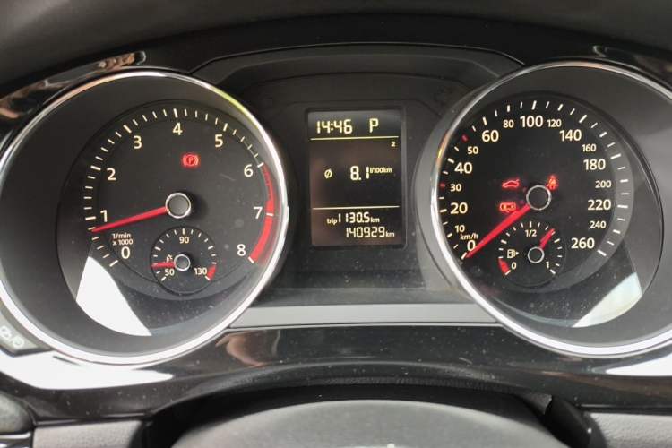 Used Volkswagen Sagitar 2017 230TSI Automatic Comfort Version Instrument Cluster
