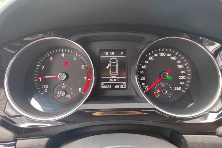 Used Volkswagen Sagitar 2017 230TSI Automatic Luxury Edition Instrument Cluster