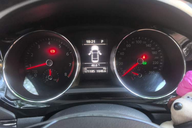 Used Volkswagen Sagitar 2017 180TSI Automatic Luxury Edition Instrument Cluster