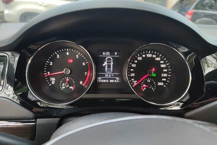 Used Volkswagen Sagitar 2017 230TSI Automatic Luxury Edition Instrument Cluster