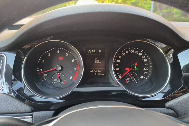 Used Volkswagen Sagitar 2017 230TSI Automatic Comfort Version Instrument Cluster