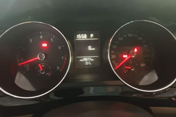 Used Volkswagen Sagitar 2017 230TSI Automatic Comfort Version Instrument Cluster