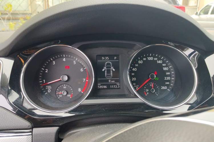 Used Volkswagen Sagitar 2017 180TSI Automatic Luxury Edition Instrument Cluster