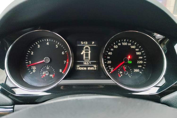 Used Volkswagen Sagitar 2017 230TSI Automatic Luxury Edition Instrument Cluster