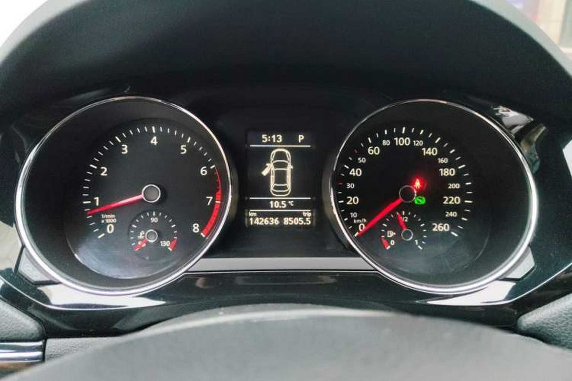 Used Volkswagen Sagitar 2017 230TSI Automatic Luxury Edition Instrument Cluster